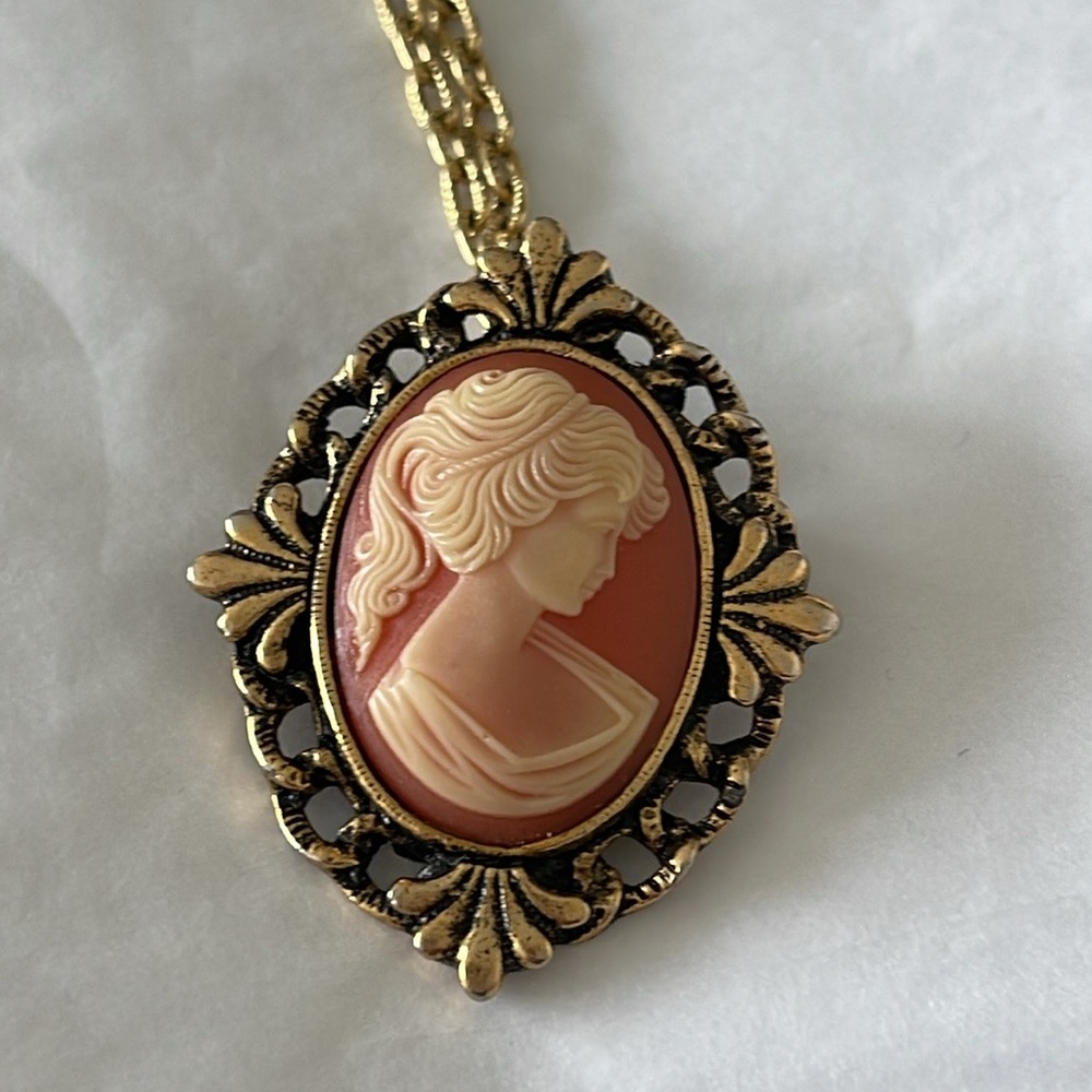 Vintage Peri Cameo Brooch and Necklace